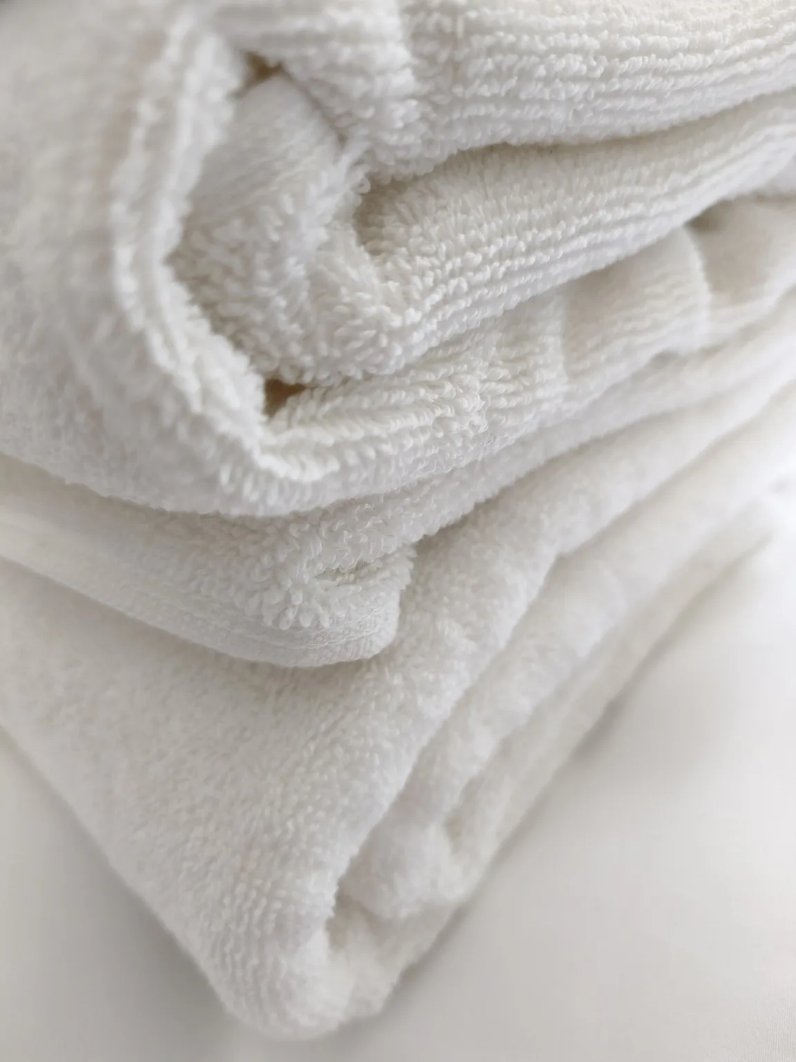 Markets Folded white Nesis cotton terry towels